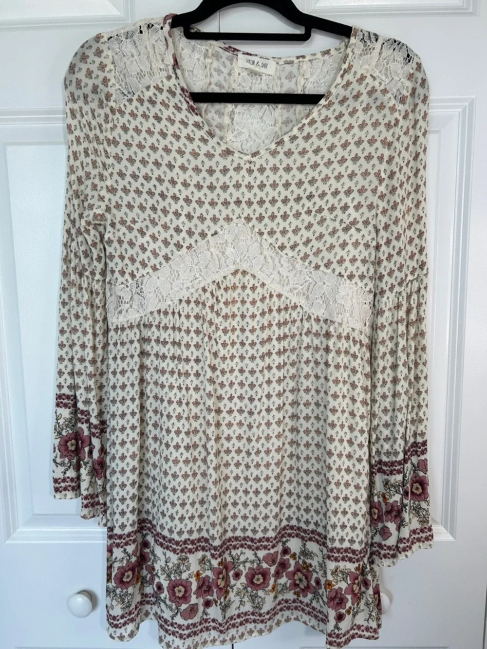 Taylor & Sage Cream Tunic with Dusty Rose Floral Border and Lace - Picture 2 of 6